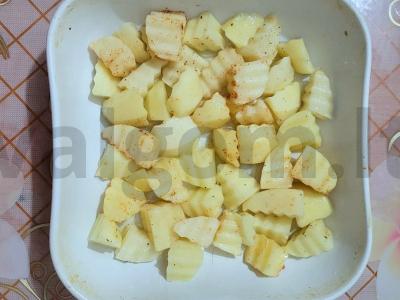 Rudai vištienos blauzdos su bulvėmis po sūrio plutele Žingsnis 4