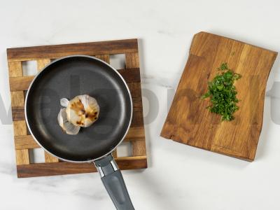 Kvapnus česnakinis sviestas tostams Žingsnis 1