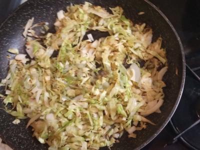 Žalioji kopūstų pyragas su pipirais Žingsnis 1