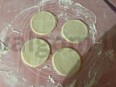 Traškūs pyragėliai su traškia kopūstų įdaru Žingsnis 8