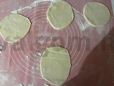 Traškūs pyragėliai su traškia kopūstų įdaru Žingsnis 9