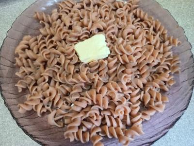 Grikių makaronai su krabu ir itališkais prieskoniais Žingsnis 3