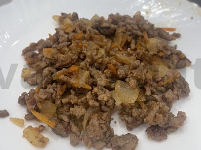 Faršas, kepamas su svogūnais, morkomis ir pomidorais pagrindine nuotrauka