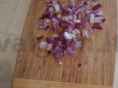 Krabų salotas su ryžiais ir raudonuoju svogūnu Žingsnis 4