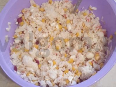 Krabų salotas su ryžiais ir raudonuoju svogūnu Žingsnis 7