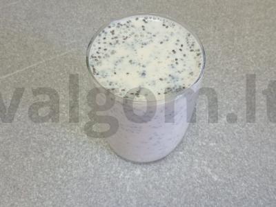 Čia pudingas iš rauginto pieno su kiviais ir vyšnių uogiene Žingsnis 2