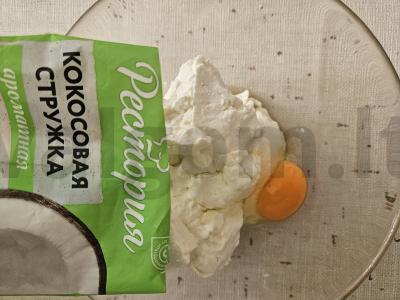 Varškės bandelės su migdolų žiedlapiais Žingsnis 1