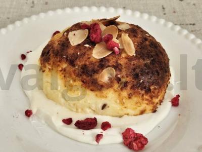 Varškės bandelės su migdolų žiedlapiais pagrindine nuotrauka