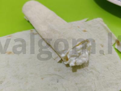 Varškės ir grietinės ritinėliai iš lavašo pusryčiams Žingsnis 5