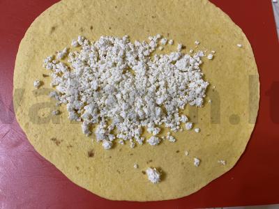 Varškės tortilija su džiovintais slyvomis Žingsnis 1