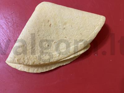 Varškės tortilija su džiovintais slyvomis Žingsnis 3