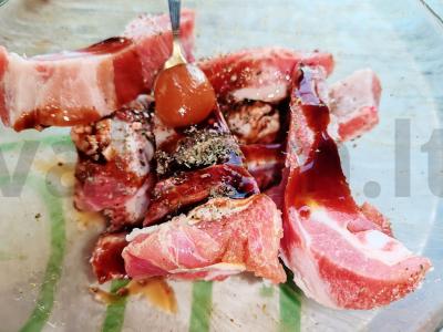 Šonkauliai sojų-medaus padaže su žaliu svogūnu Žingsnis 2