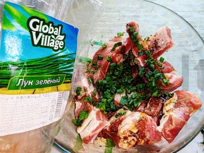 Šonkauliai sojų-medaus padaže su žaliu svogūnu Žingsnis 3