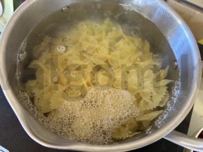 Farfalle makaronai su faršu ir daržovėmis Žingsnis 1