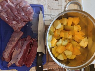 Kepta kalakutiena su obuoliu, moliūgu ir bulvėmis vaikams Žingsnis 2