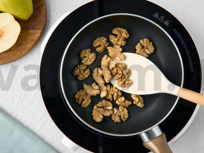 Salotas su karamelizuota kriauše ir mėlynuoju sūriu Žingsnis 1