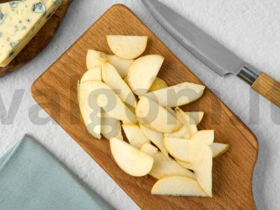 Salotas su karamelizuota kriauše ir mėlynuoju sūriu Žingsnis 2