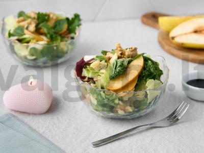 Salotas su karamelizuota kriauše ir mėlynuoju sūriu pagrindine nuotrauka