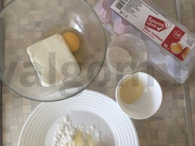 Sūrio blynai su ryžių miltais ir aviečių padažu Žingsnis 1