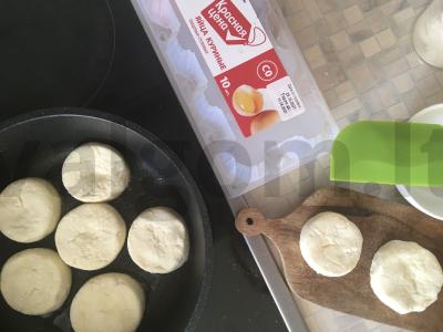 Sūrio blynai su ryžių miltais ir aviečių padažu Žingsnis 3