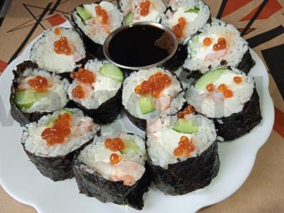 Rulonai su krevetėmis ir ikrais pagrindine nuotrauka