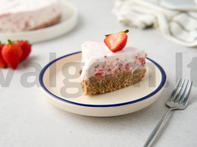 Braškės tortas „Debesys“ pagrindine nuotrauka