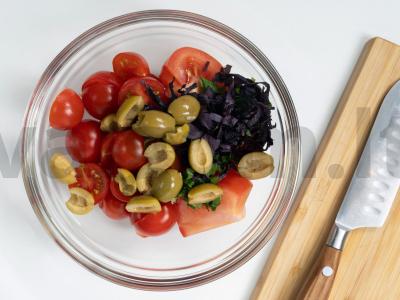 Pomidorų ir mocarelos salotos Žingsnis 3