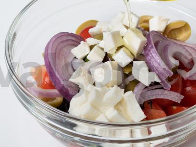 Pomidorų ir mocarelos salotos Žingsnis 6