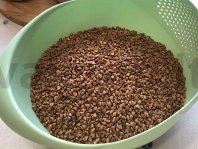 Grikių košė su kumpiu pomidorų padaže Žingsnis 1