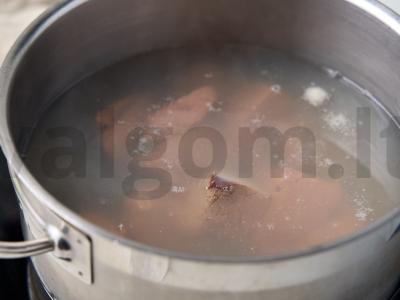 Jūriniai makaronai su kepenimis Žingsnis 1