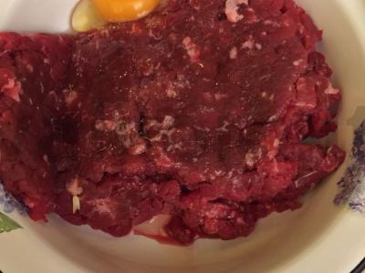 Dietinės jautienos kotletai padaže Žingsnis 2