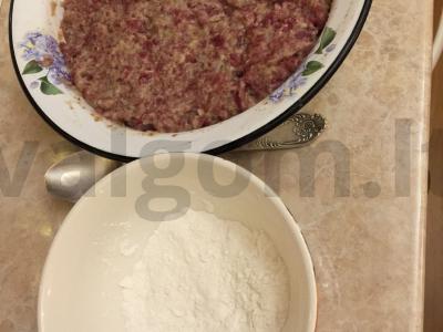 Dietinės jautienos kotletai padaže Žingsnis 4