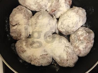 Dietinės jautienos kotletai padaže Žingsnis 5