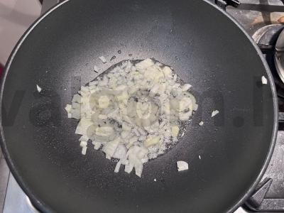 Grybai, troškinti su bulvėmis grietinėje Žingsnis 1