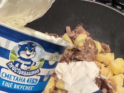 Grybai, troškinti su bulvėmis grietinėje Žingsnis 4