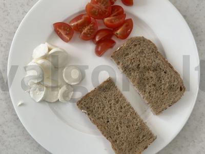 Karštas sumuštinis su pomidorais ir mocarela Žingsnis 1