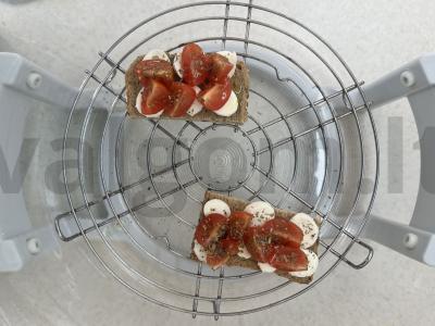 Karštas sumuštinis su pomidorais ir mocarela Žingsnis 3