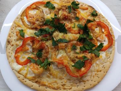 Pica su krevetėmis, daržovėmis ir sūriu pagrindine nuotrauka