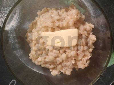 Perlų košė lėtoje viryklėje pagrindine nuotrauka