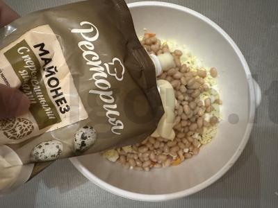 Salotas su rūkytomis vištienos krūtinėlėmis, korėjietiška morkomis ir pupelėmis Žingsnis 5