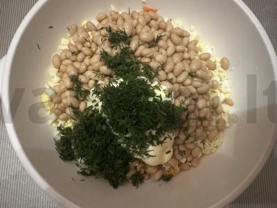 Salotas su rūkytomis vištienos krūtinėlėmis, korėjietiška morkomis ir pupelėmis Žingsnis 6