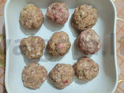 Kotletai pomidorų-grietinės padaže orkaitėje Žingsnis 2