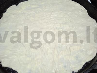 Pica su rūkytomis dešromis, dešrelėmis ir jalapeño pipirais Žingsnis 1