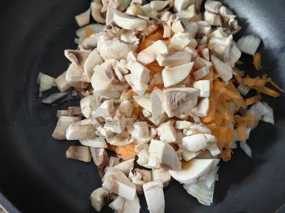 Kepama kiauliena su pievagrybiais puoduose Žingsnis 5