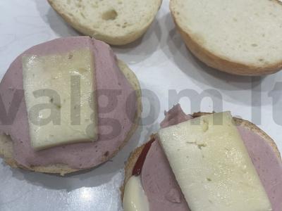 Užkandžių mini burgeriai su virta dešra Žingsnis 8