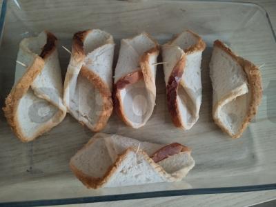 Sumuštiniai su šprotų ir pomidorų Žingsnis 1