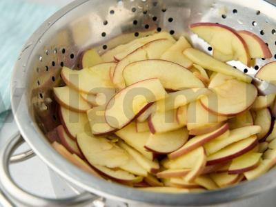 Sluoksniuotos rožės su obuoliais Žingsnis 4