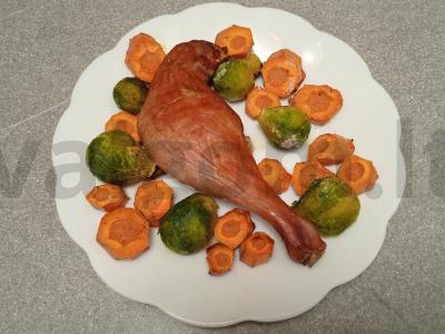 Anties šlaunelė citrininėje marinate, kepta su daržovėmis Žingsnis 7