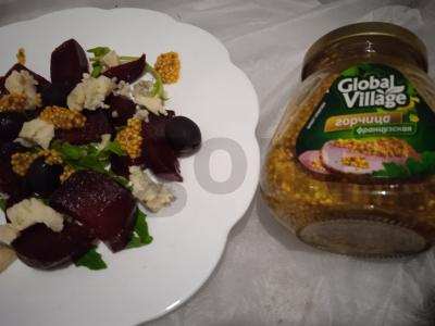 Burokėlių, rukolos, alyvuogių ir dorblu sūrio salotas su grūdėtos garstyčių padažu ir itališkais prieskoniais Žingsnis 5