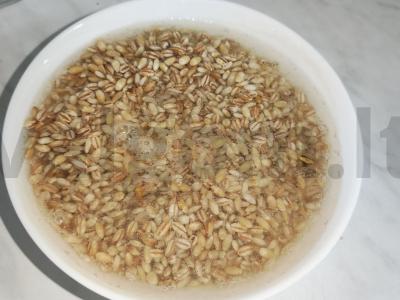 Vegetariška perlų košė su daržovėmis puoduose Žingsnis 1